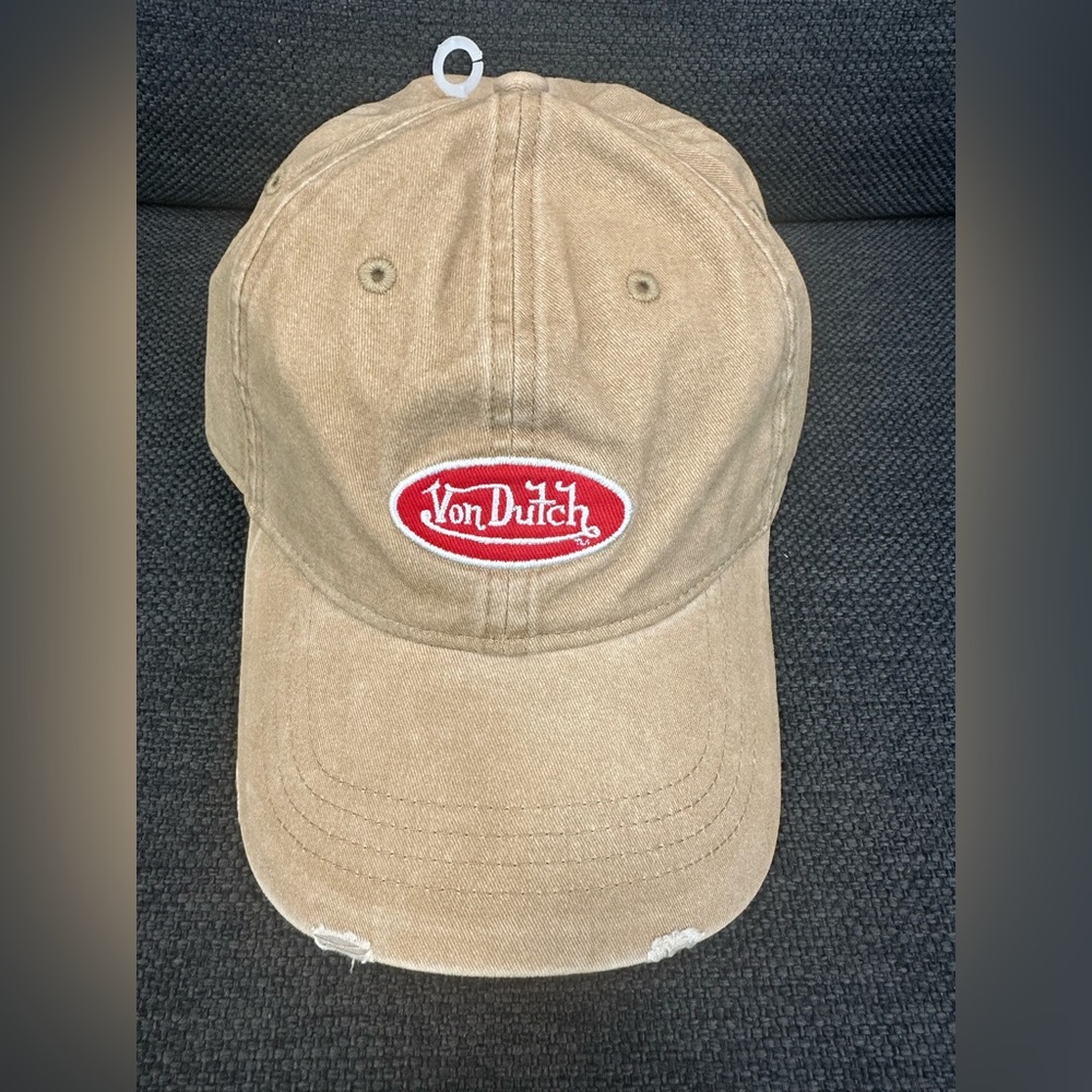 NWT Von Dutch Distressed Tan Classic Trucker Hat
Adjustable snapback closure